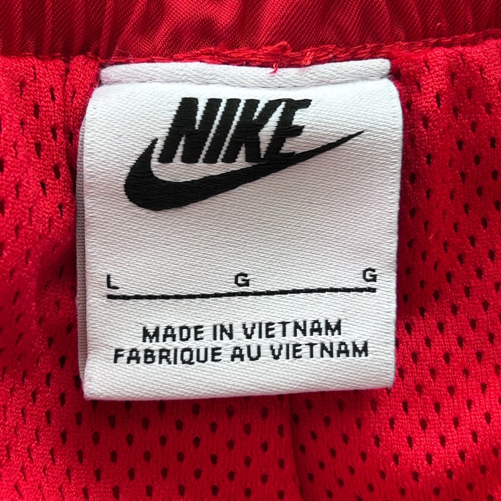 EUC Men’s Nike Athletic shorts. Red with drawstring waist and mesh lining Sz L - Picture 11 of 13